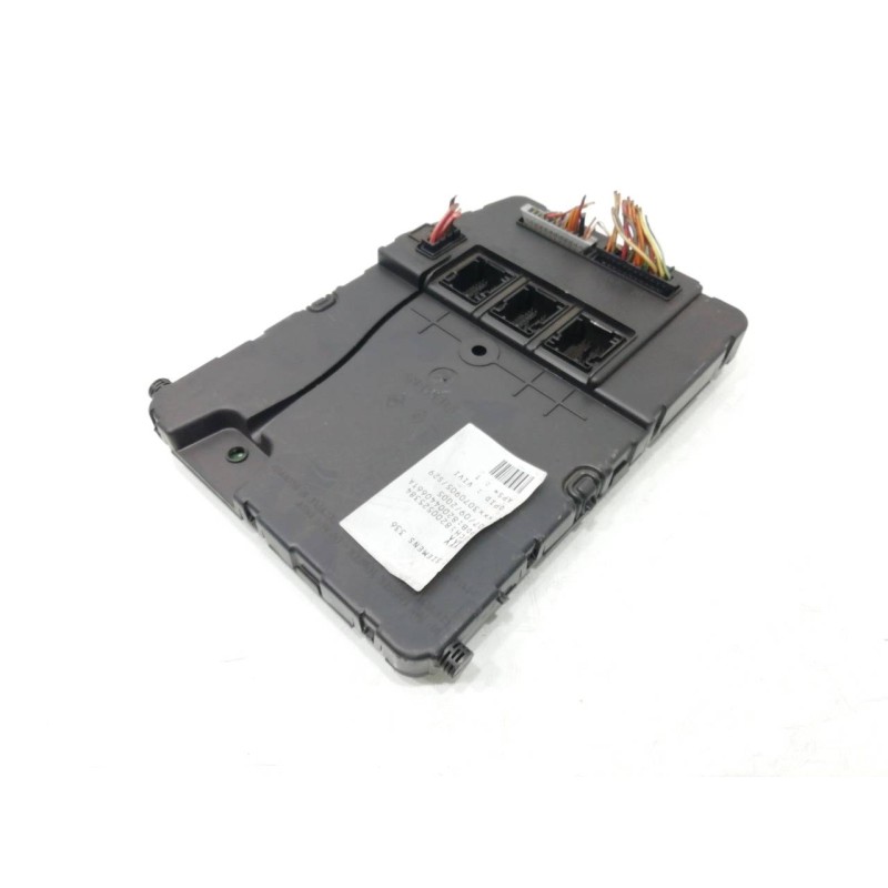 Recambio de caja reles / fusibles para renault scenic ii confort dynamique referencia OEM IAM 8200525384  