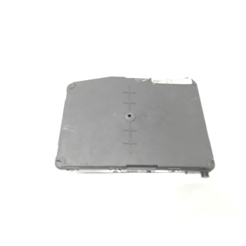 Recambio de caja reles / fusibles para renault scenic ii confort dynamique referencia OEM IAM 8200525384  