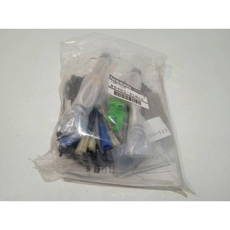 Recambio de luz interior para nissan x-trail (t32) referencia OEM IAM B64D04CB0A  