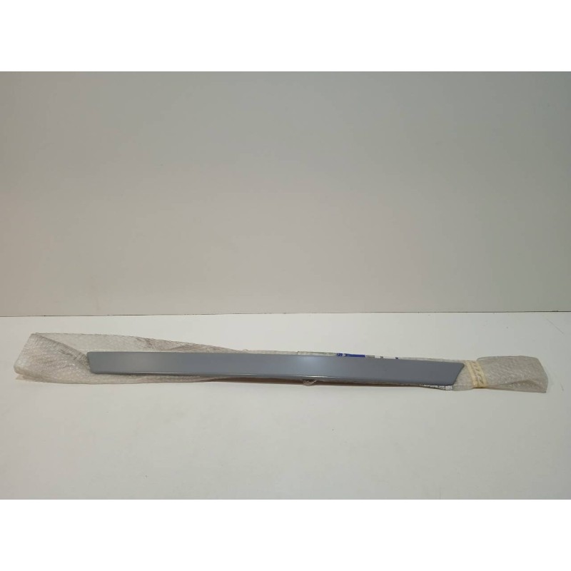 Recambio de molduras traseras para fiat stilo multi wagon (192) referencia OEM IAM 735353582  