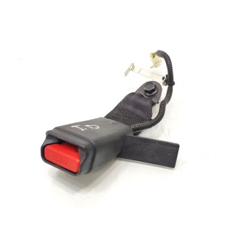 Recambio de enganche cinturon trasero derecho para toyota auris active referencia OEM IAM 308825910  