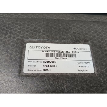 Recambio de alfombra maletero para toyota auris active referencia OEM IAM 82602000  