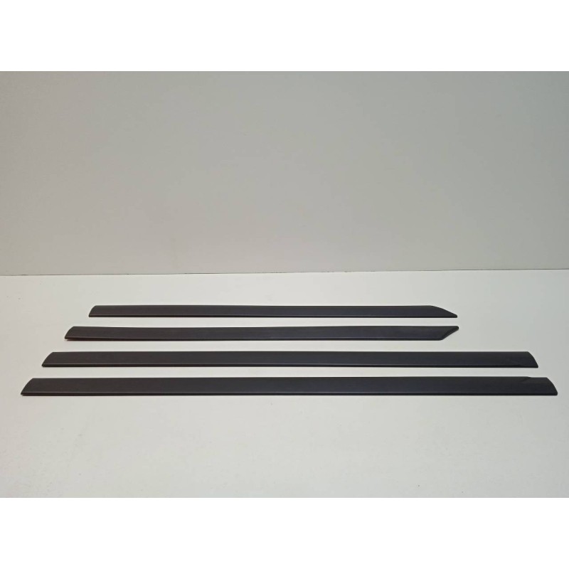 Recambio de moldura para nissan nv 200 (m20) referencia OEM IAM KE760JX020  