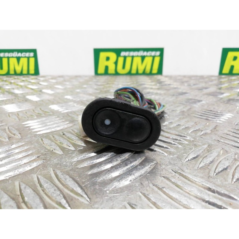 Recambio de mando elevalunas delantero derecho para opel astra f berlina eurocopa referencia OEM IAM   