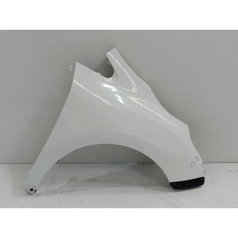 Recambio de aleta delantera derecha para toyota verso life referencia OEM IAM   