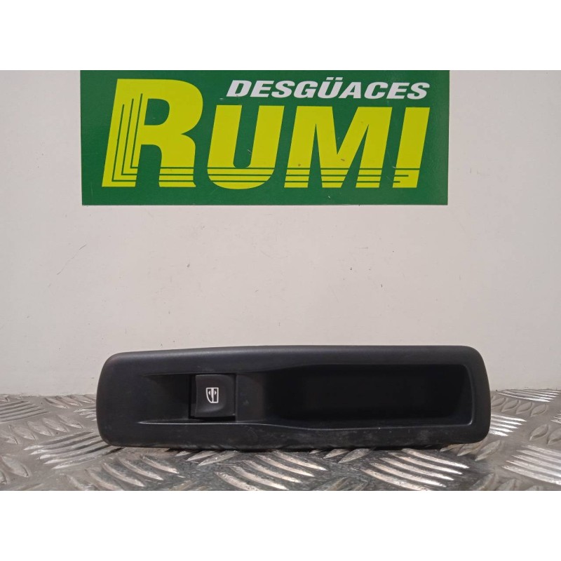 Recambio de mando elevalunas trasero izquierdo para renault megane iii berlina 5 p dynamique referencia OEM IAM 829500004R 00254