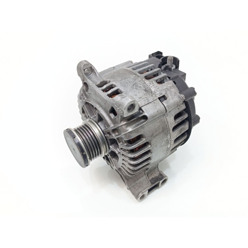 Recambio de alternador para mercedes-benz clase b (w245) 200 cdi (245.208) referencia OEM IAM A6401540402  