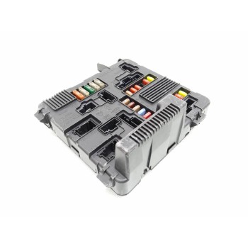 Recambio de caja reles / fusibles para renault scenic ii authentique referencia OEM IAM 8200306032  