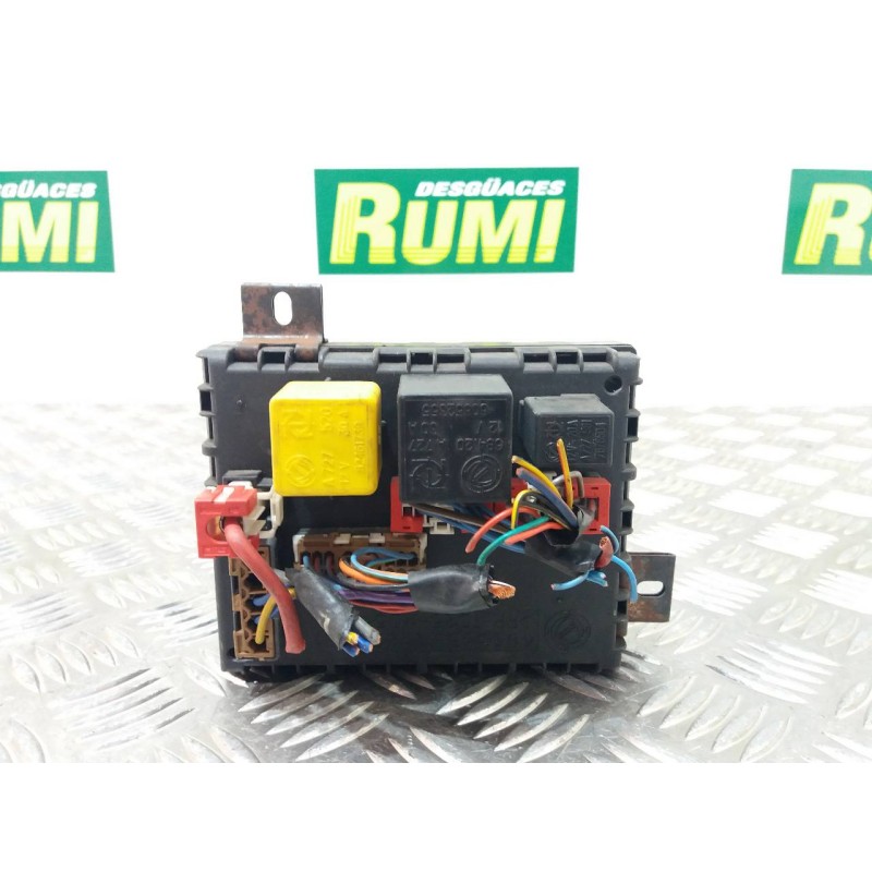 Recambio de caja reles / fusibles para fiat bravo (182) jtd 105 / 100 gt referencia OEM IAM 46533391A223  