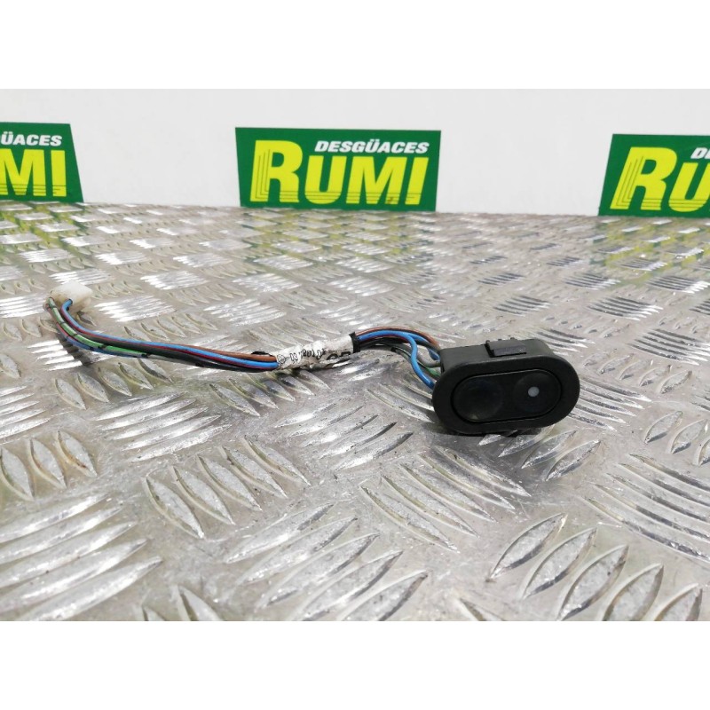 Recambio de mando elevalunas delantero derecho para opel astra f berlina eurocopa referencia OEM IAM   