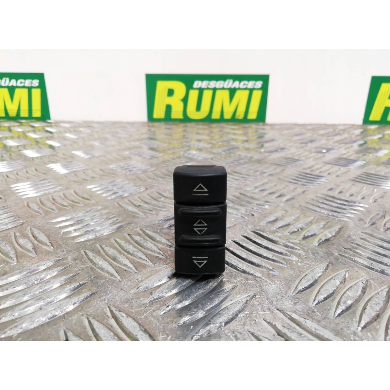 Recambio de mando elevalunas delantero izquierdo para renault 19 hatchback (b/c53) tde limited referencia OEM IAM   