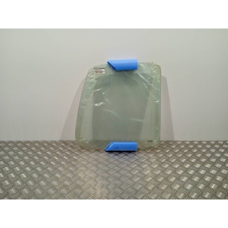 Recambio de luna trasera para nissan vanette cargo referencia OEM IAM 903137C602  