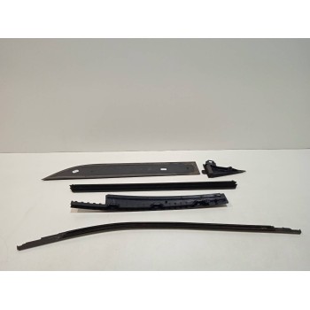 Recambio de moldura para seat arona referencia OEM IAM 6F9853970  