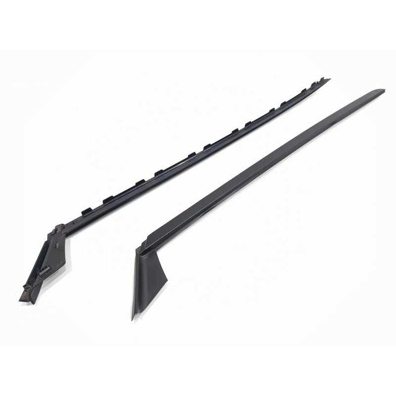 Recambio de moldura para hyundai i20 (bc3) klass referencia OEM IAM 86131Q0000  