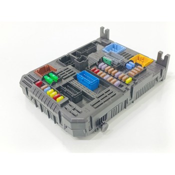 Recambio de caja reles / fusibles para opel corsa f e gs referencia OEM IAM 9832880380  