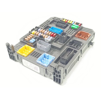 Recambio de caja reles / fusibles para opel corsa f e gs referencia OEM IAM 9832880380  