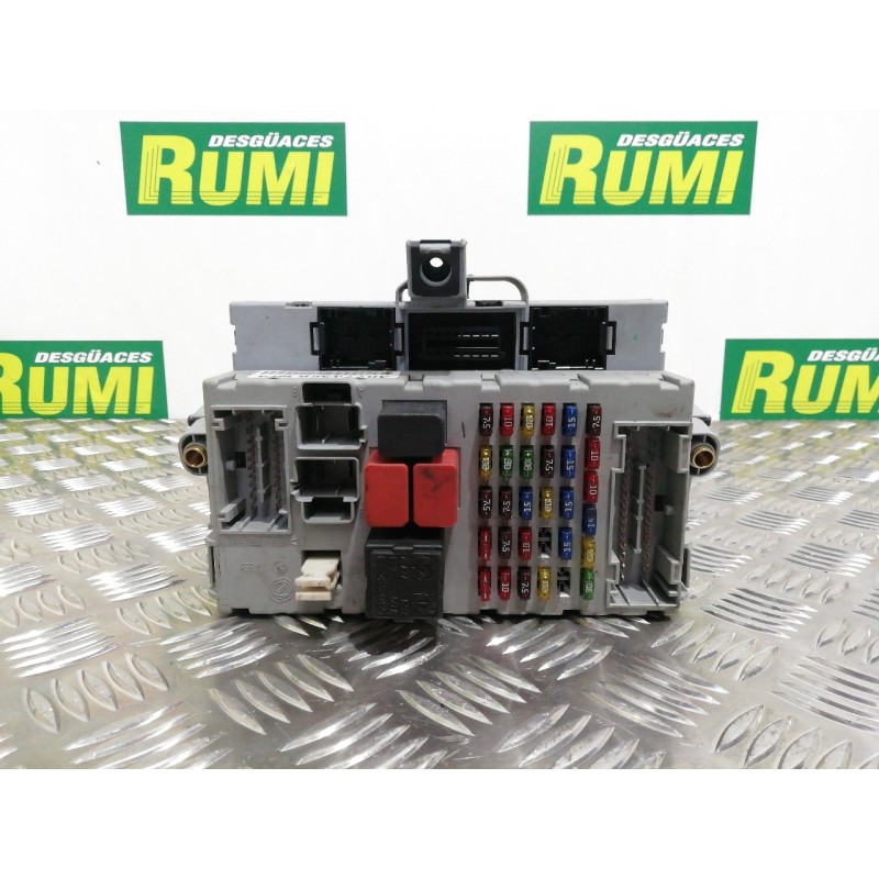Recambio de caja reles / fusibles para fiat punto berlina (188) 1.9 jtd elx referencia OEM IAM 46774358 46520600 46817786