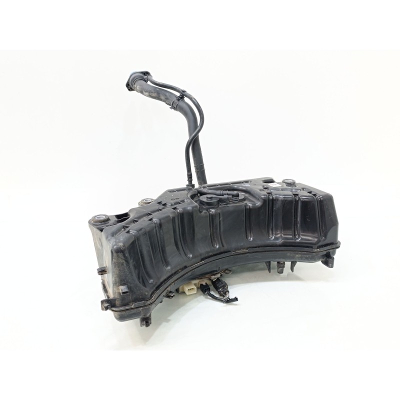 Recambio de deposito adblue para renault clio v business edition referencia OEM IAM 172A25415R  