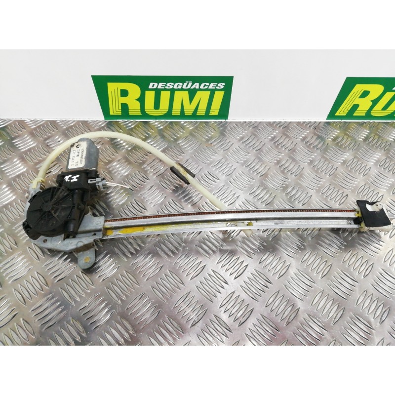 Recambio de elevalunas trasero izquierdo para renault laguna ii (bg0) confort authentique referencia OEM IAM 8200485201  