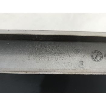 Recambio de aleta delantera derecha para renault megane ii classic berlina confort authentique referencia OEM IAM 8200011077  